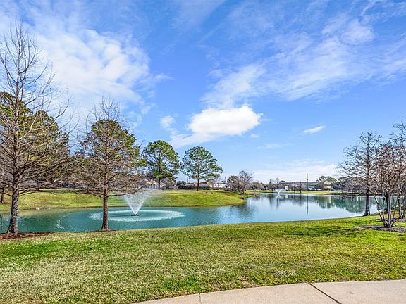 ENJOY THE BEAUTIFUL LAKE VIEWS FROM ALL OVER THE HOME. LET THE KIDS PLAY ON THE PLAYGROUND, OR ENJOY THE WALKING TRAILS, RIGHT OUTSIDE YOUR FRONT DOOR.