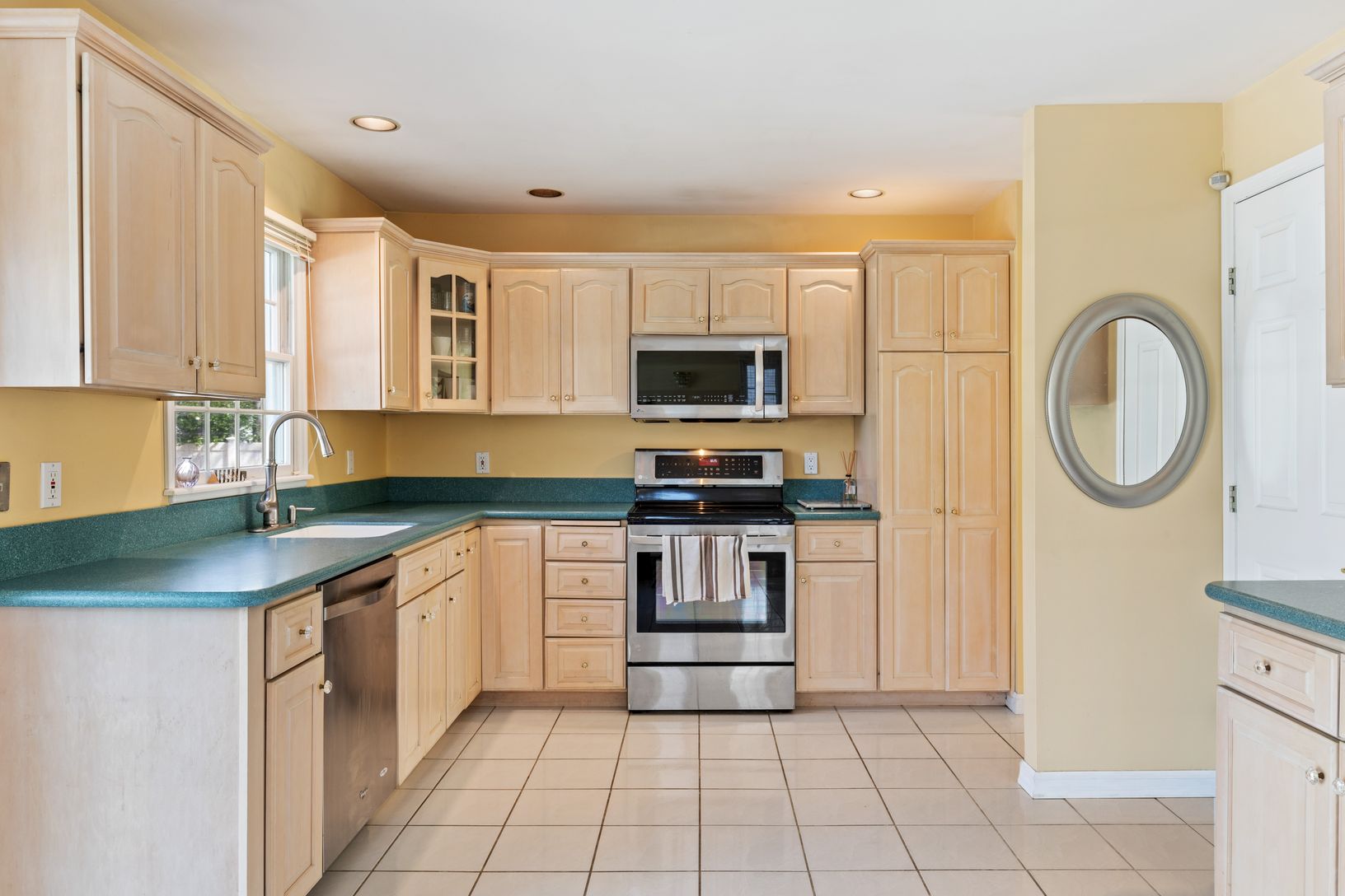  KITCHEN