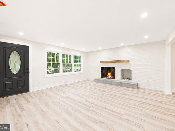 4th image of 125 W Thompson Ave