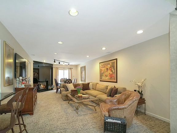 5th image of 9 Meadowood Dr #9
