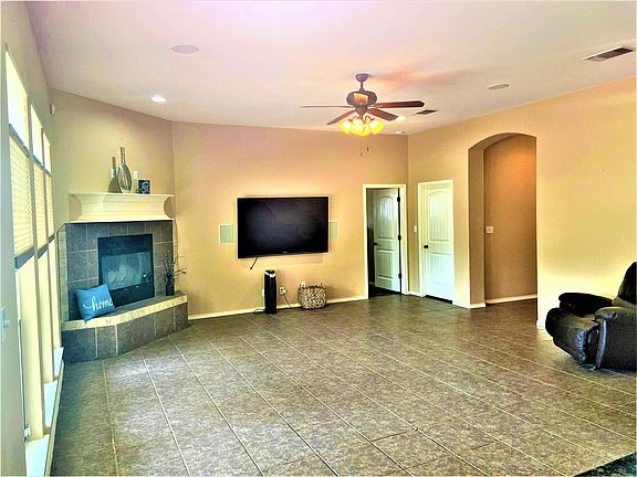 4th image of 3902 Caroline Ln
