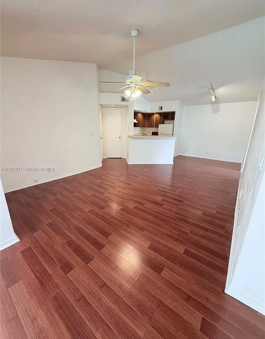 Coral Key Condo — Photo 3