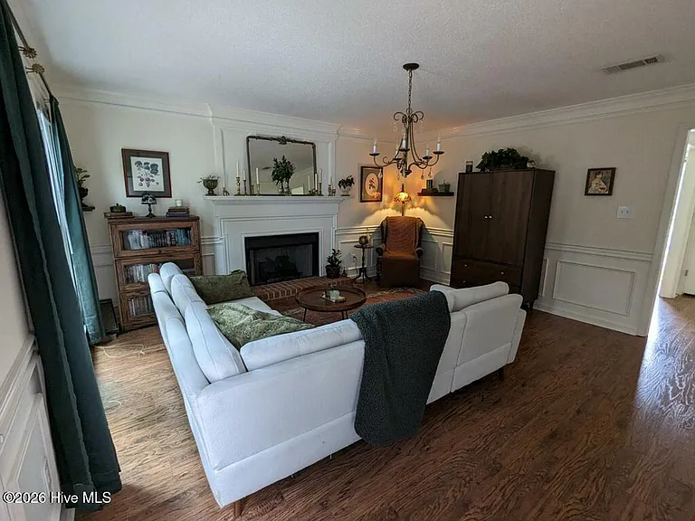 296 Ashbrook Dr — Photo 3