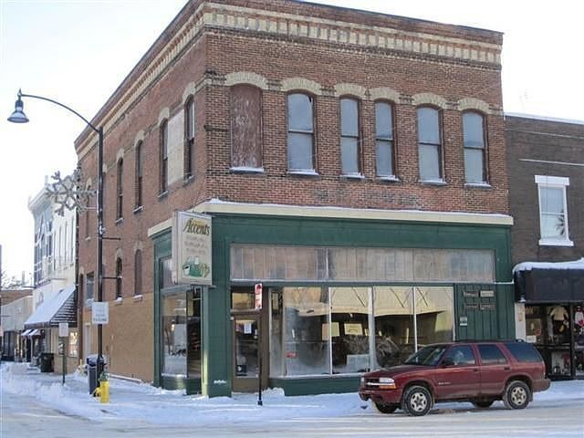 1st image of 101 W Court St