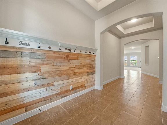 4th image of 3821 Hyde Park Dr