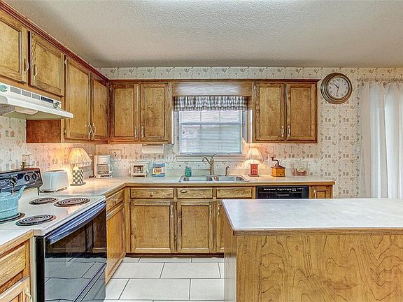 5th image of 3908 Blakewood Dr W