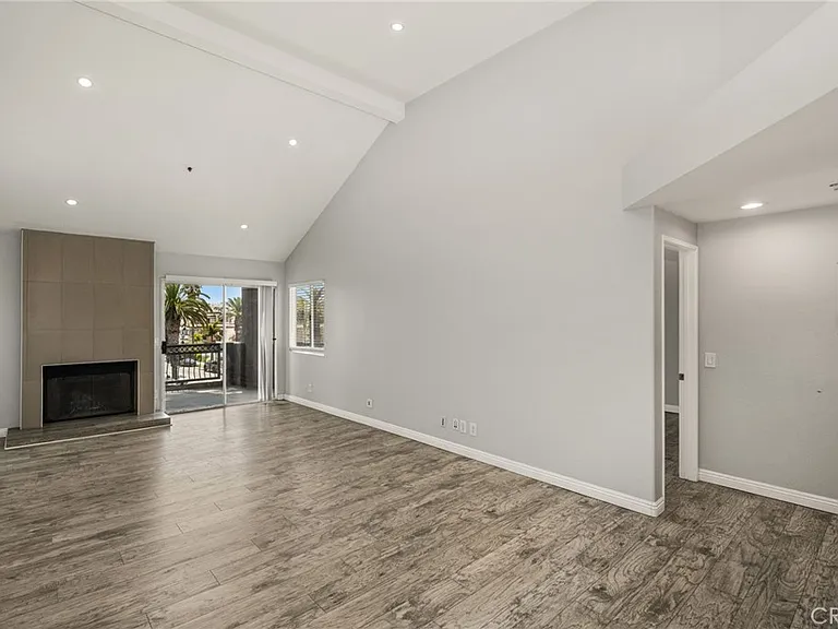 310 Lake St #301 — Photo 1