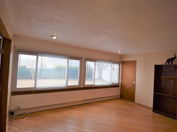5th image of 154 Twin Ln N