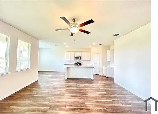 4 bed, 1850 sqft, $2,750 — Photo 4