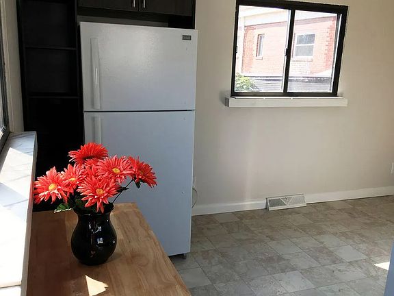 Kitchen (empty)