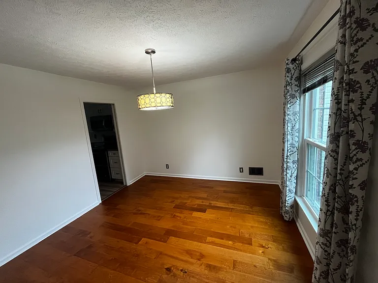 10203 Woodstock Rd — Photo 12