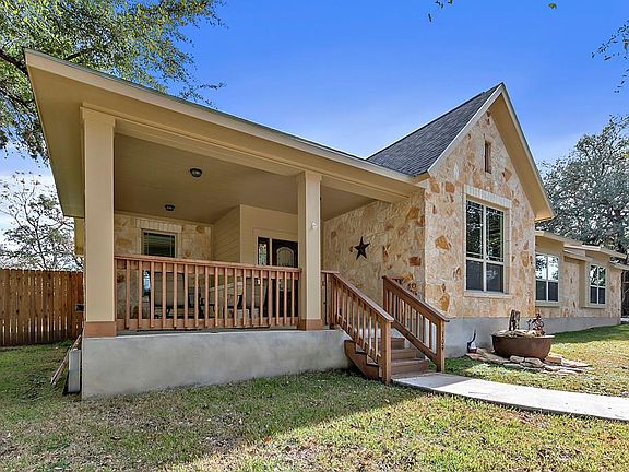 2nd image of 109 Leaning Oak Cir