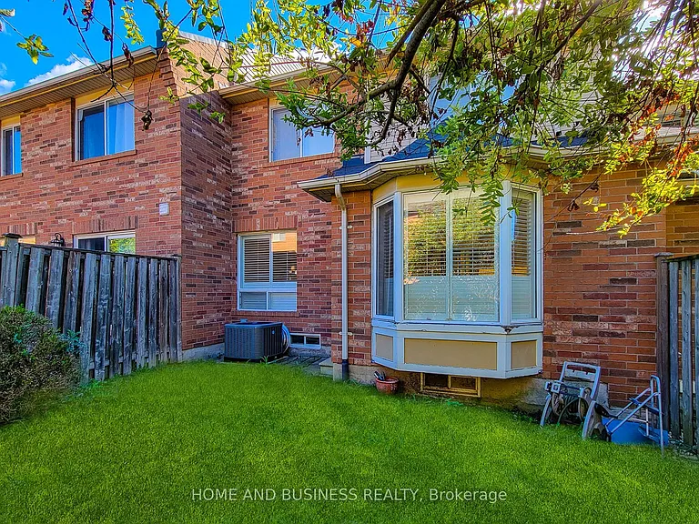 2374 Baintree Cres — Photo 37