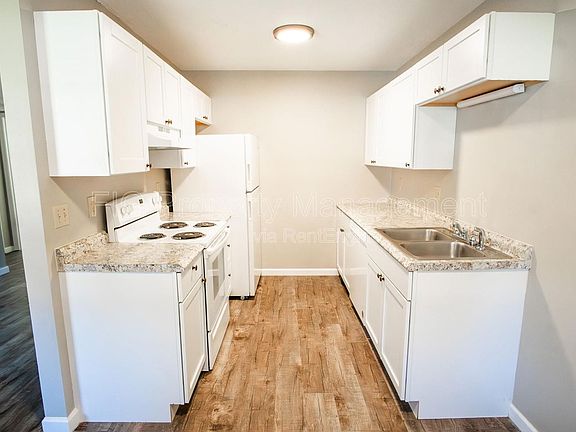 4th image of 127 Hillcrest Dr NE #18