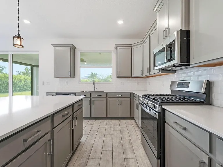 1261 Deer Haven Dr — Photo 2