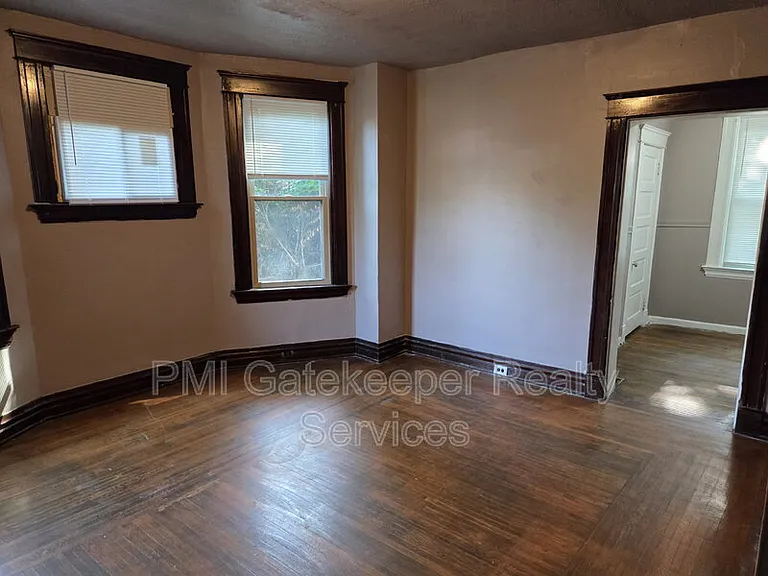 954 Hawthorne Ave #1 — Photo 4