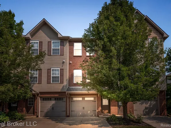 1627 Red Hickory Ct, Howell, MI 48855