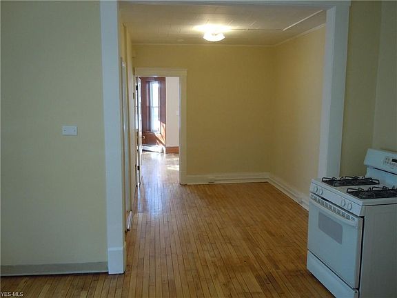 4th image of 1609 Lakewood Ave