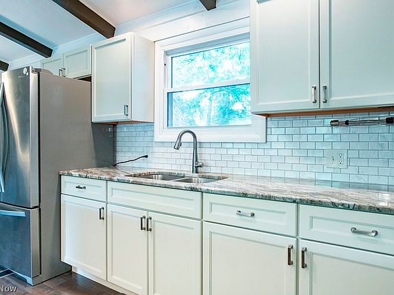 3rd image of 2775 Horseshoe Blvd