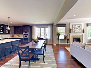 17 Remington Ct, Farmingdale, NJ 07727