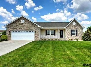 2142 Storms Store Rd, New Oxford, PA 17350