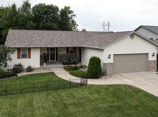 1141 Sand Point Rdg, Neenah, WI 54956