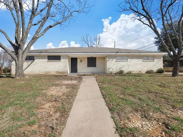 605 S Ridgeway Dr, Cleburne, TX 76033