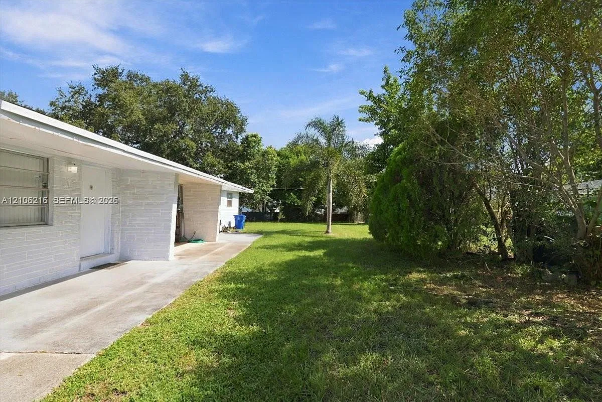 15741 NW 39th Ct — Photo 2