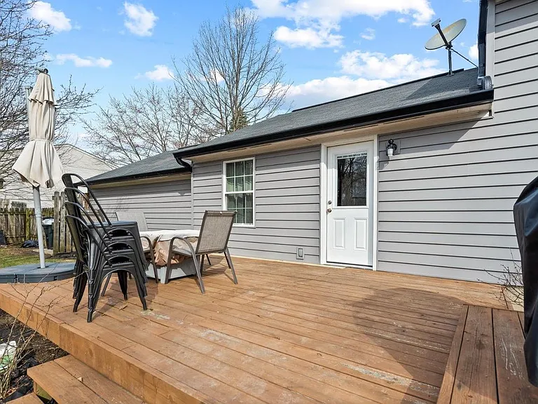 1353 Firethorne Dr — Photo 24