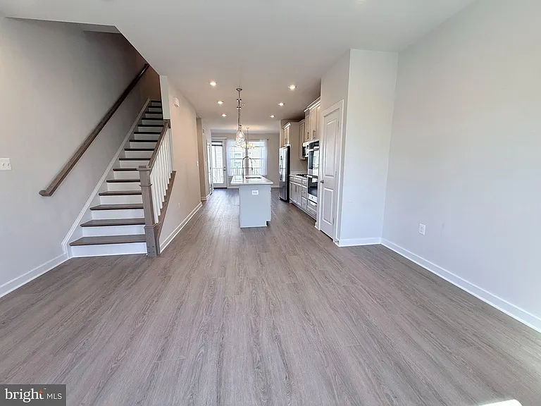 2505 Nicholson St — Photo 9