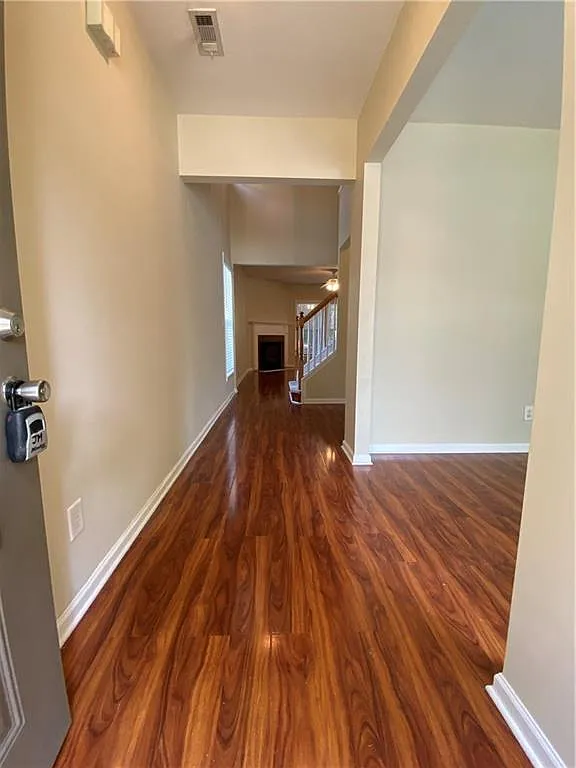 4 bed, 2.5 bath, 2160 sqft, $2,300 — Photo 2