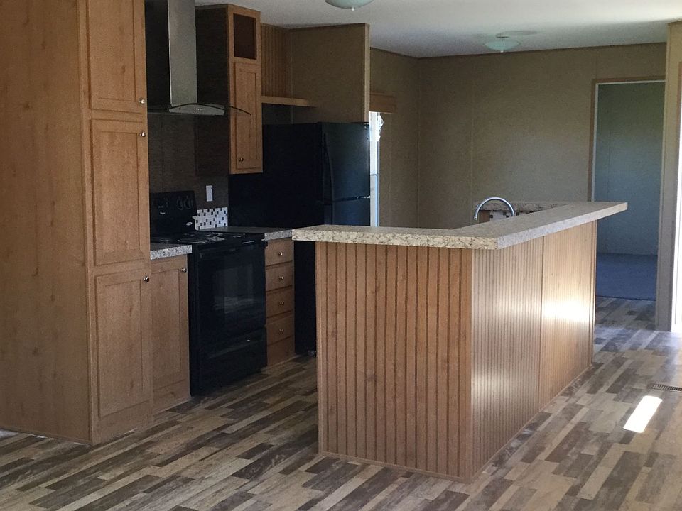 Great serving Bar Island with ceramic backsplash