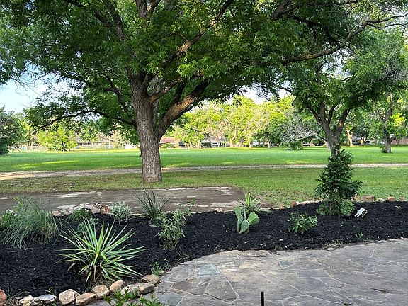 2nd image of 4000 Pecan Ln