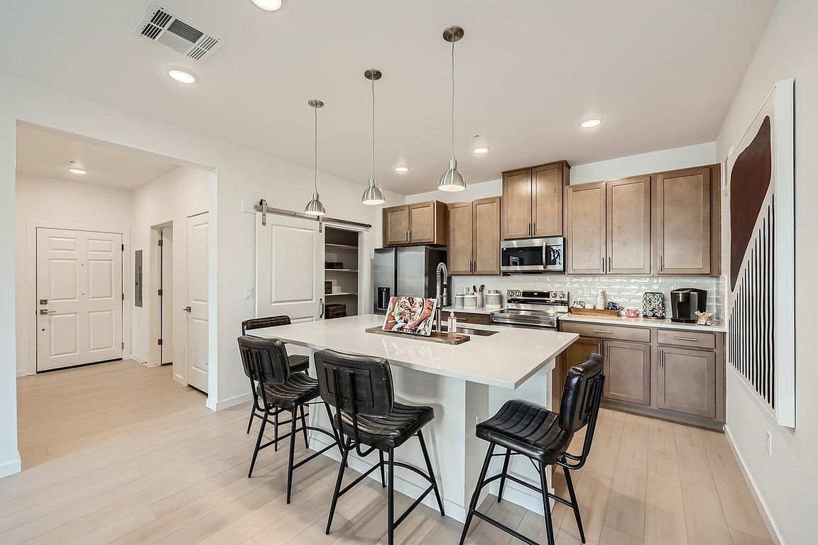2232 Airkaree Heights Unit 101 - Web Quality - 005 - 07 Kitchen