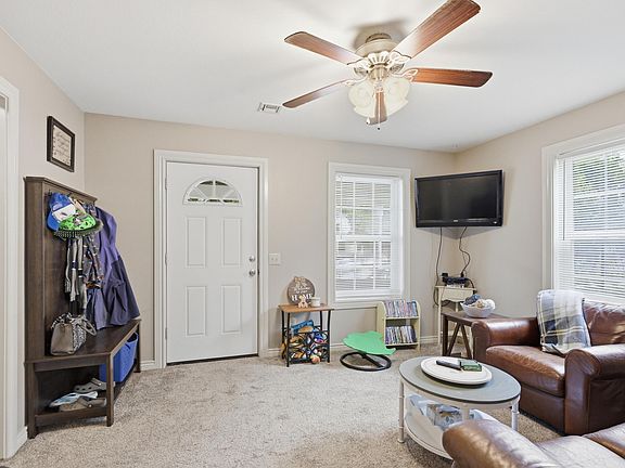 3rd image of 524 Walnut Street