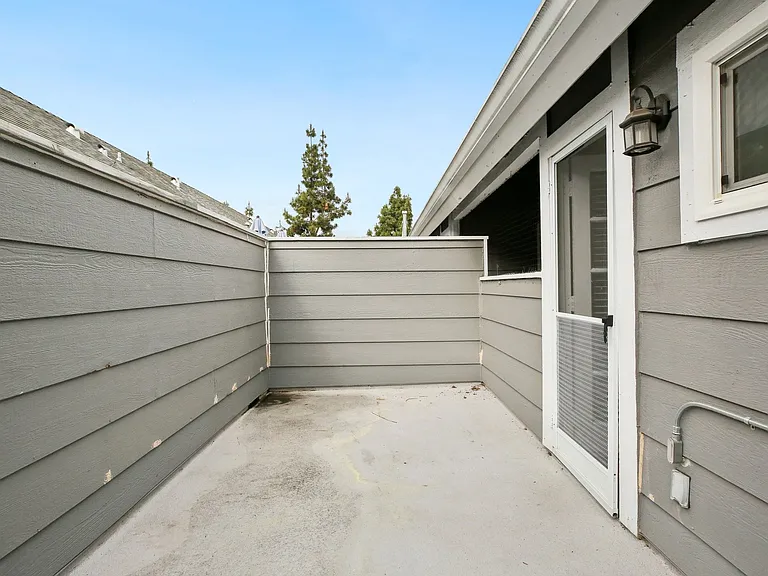Olive Street Apartments — Photo 22