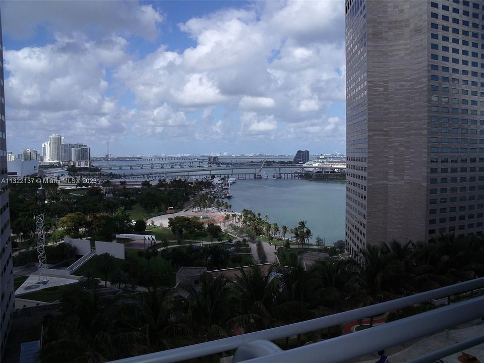 1st image of 325 Biscayne Blvd #1914