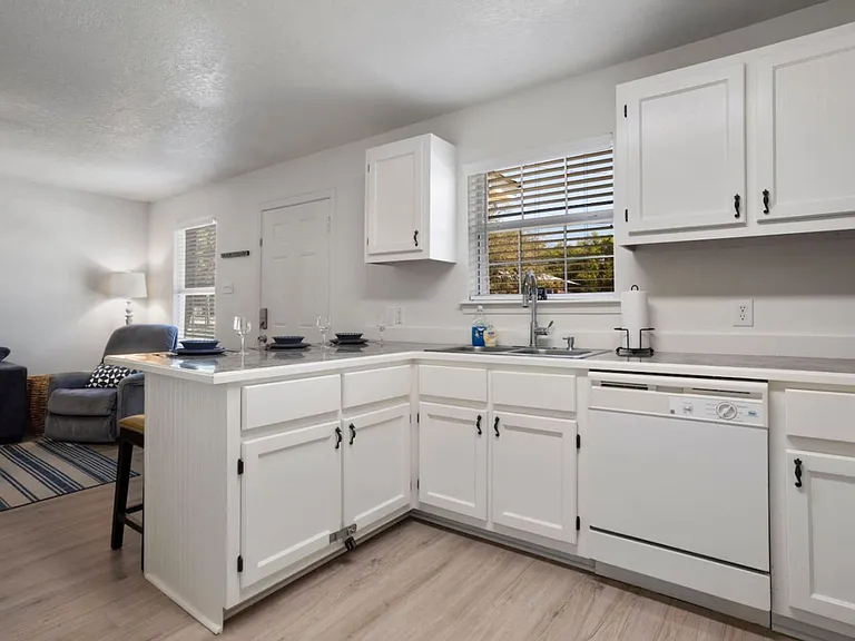 233 Palmetto Ln #B — Photo 7