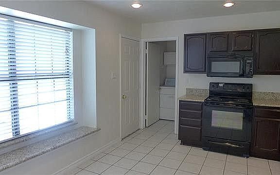 4th image of 2613 Duchess Dr