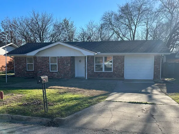 317 W Jones St, Krum, TX 76249