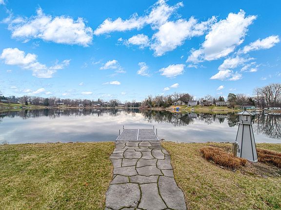 5th image of 228 Oak Grove Dr