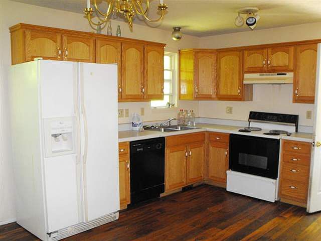 2nd image of 800 Green St