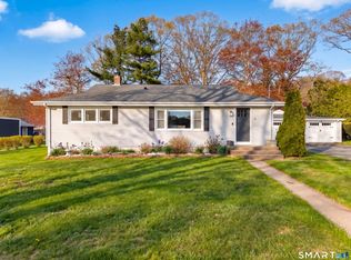 5 Oak Rd, Waterford, CT 06385