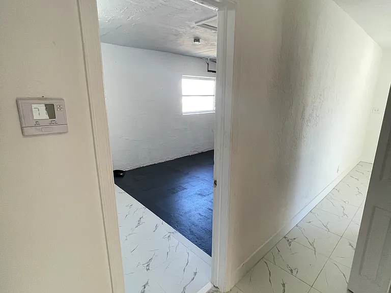 7200 NW 77th St — Photo 24