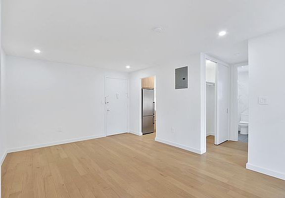 4th image of 227 E 59th St #1F