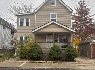 827 London Rd, Cleveland, OH 44110