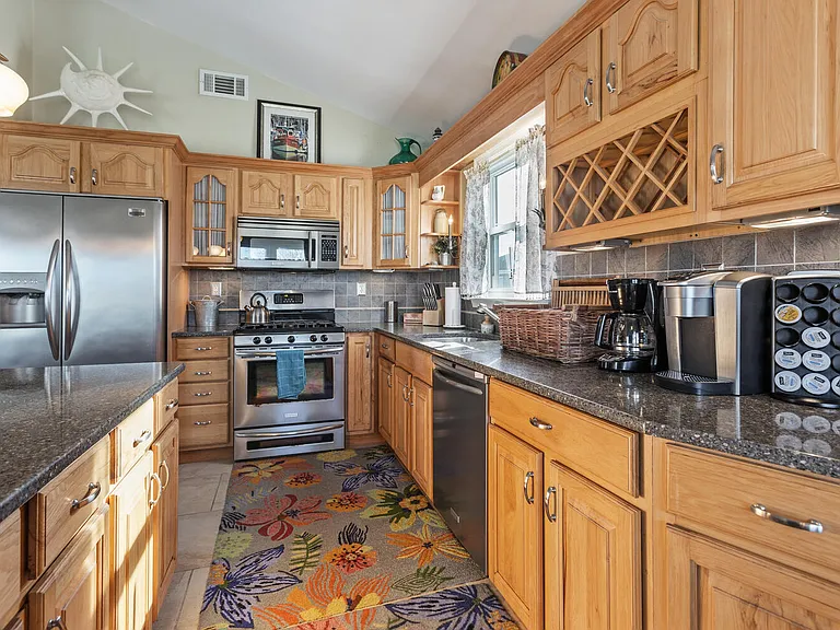 606 W Beach Ave — Photo 56