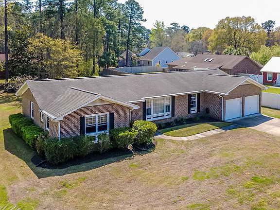 5th image of 27 Plantation Rd.