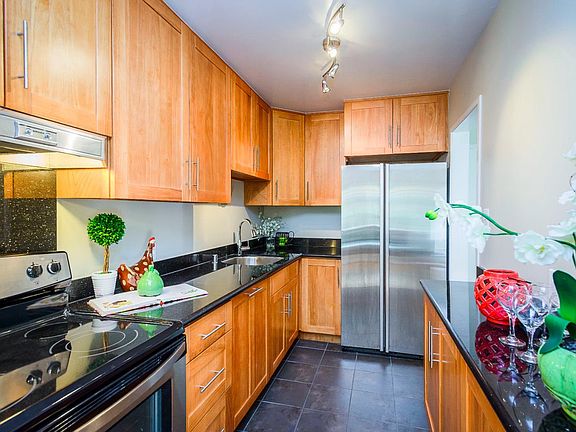 3rd image of 930 Peninsula Ave APT 214