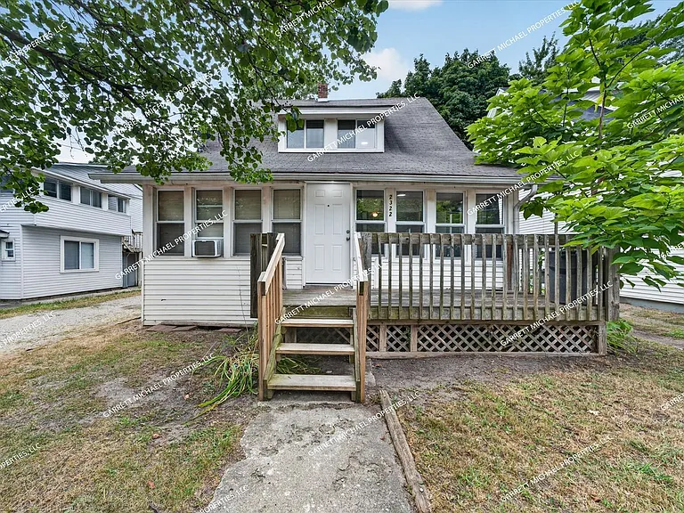 2322 Fordham St — Photo 2